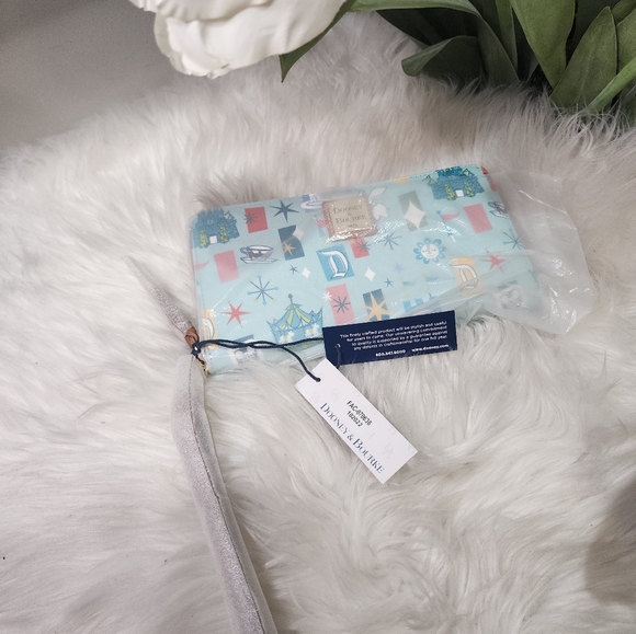 Dooney & Bourke Disney World Disneyland Fantasyland Zippered Wristlet Wallet new - Picture 2 of 10